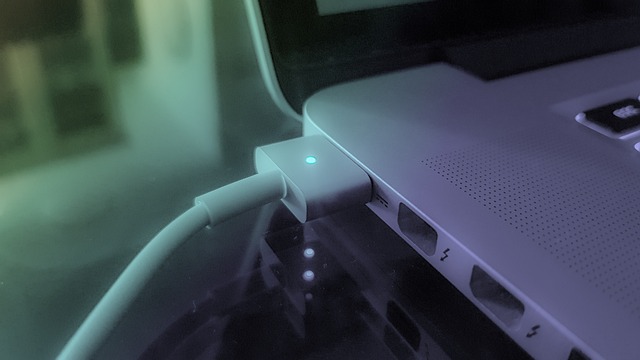 tips to help you buy a laptop power charger