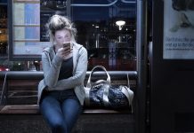 People devote third of waking time to mobile apps People- mobile phones